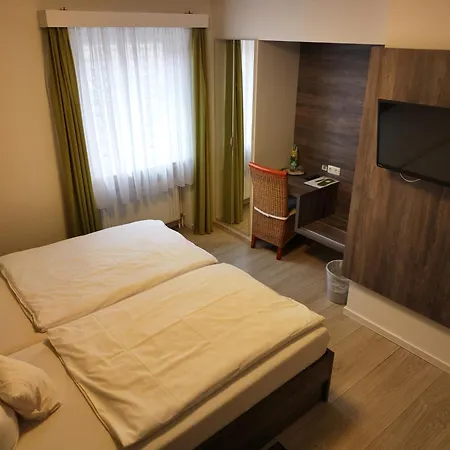Pensión Meyerhof Heiligenrode 3*